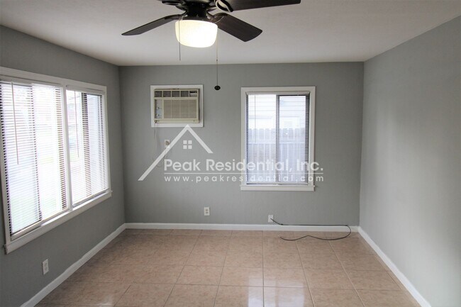 Foto del edificio - Fruitridge Manor 3bd/1ba House with Garage