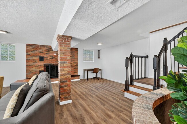 Foto del edificio - 2544 Spring Forest Rd