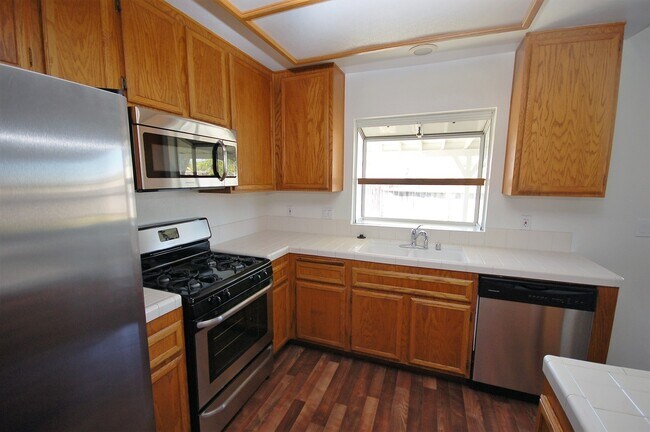 Building Photo - 4 Bedroom San Marcos Home