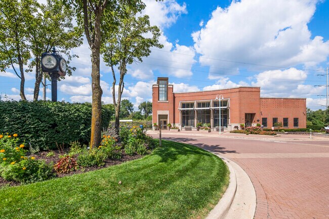 Building Photo - 400 Village Cir