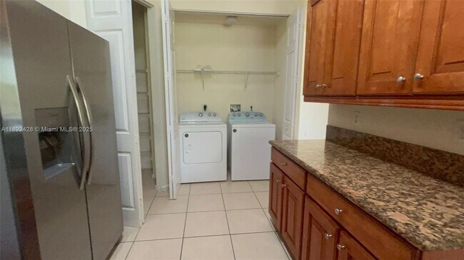 Building Photo - 3500 Oaks Clubhouse Dr