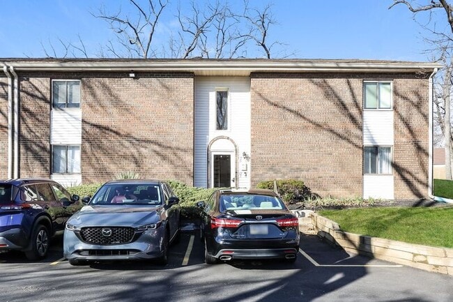 Building Photo - 25 Kings Ct