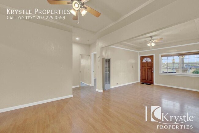 Foto del edificio - Darling cottage house on large lot. Baseme...