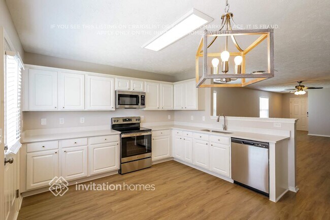 Building Photo - 2857 Park Knoll Dr