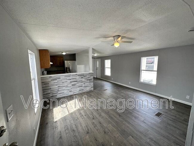Building Photo - 13536 Sralla Rd