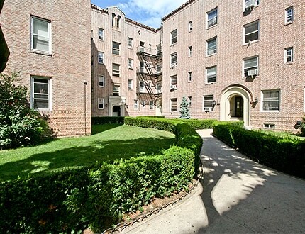 Patio/ Entrada - 8309 35th Ave