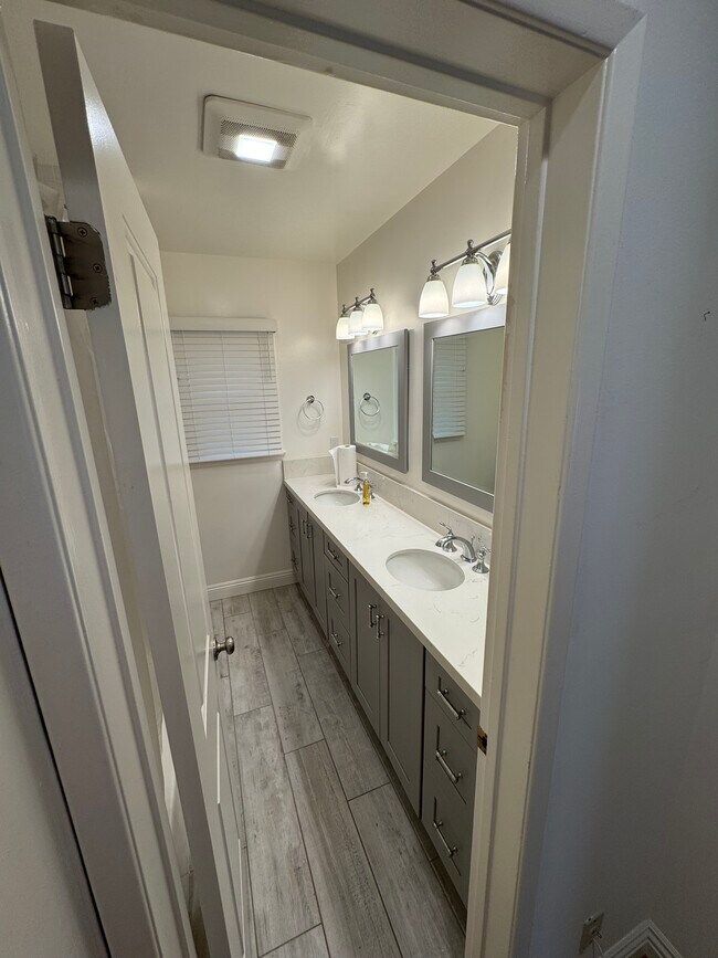 Baño - 1122 Euclid St