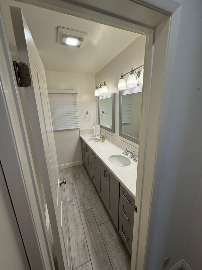 Bathroom - 1122 Euclid St