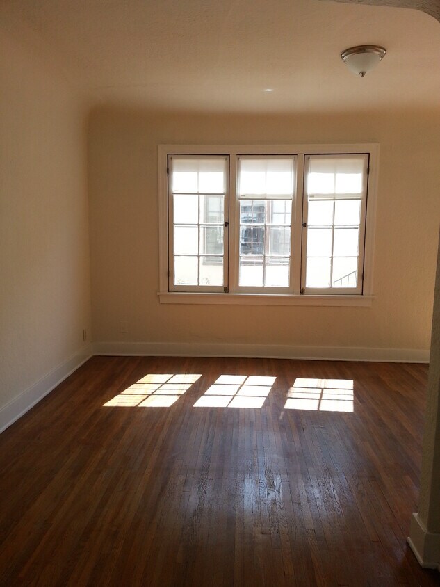Primary Photo - 440 N Lake St