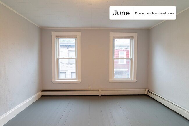 Building Photo - Room in Shared 3 bed/1 bath home