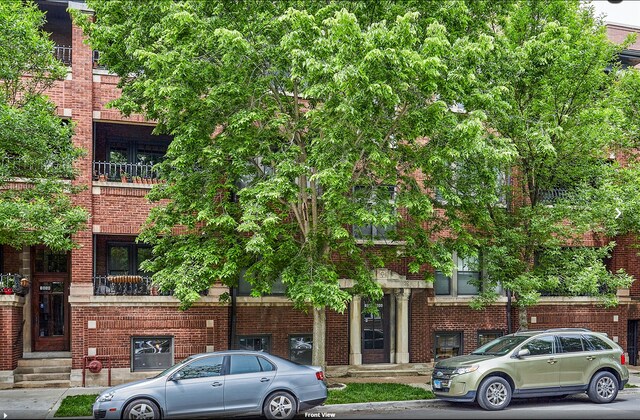 Foto principal - 1846 W Berteau Ave