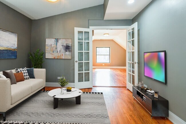 Foto del edificio - 3350 W Division St