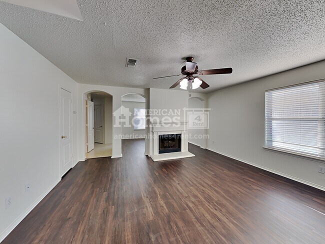 Foto del edificio - 716 Raven Drive