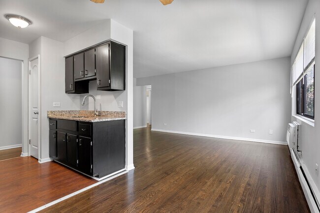 Foto del edificio - 6826 N Ridge Blvd