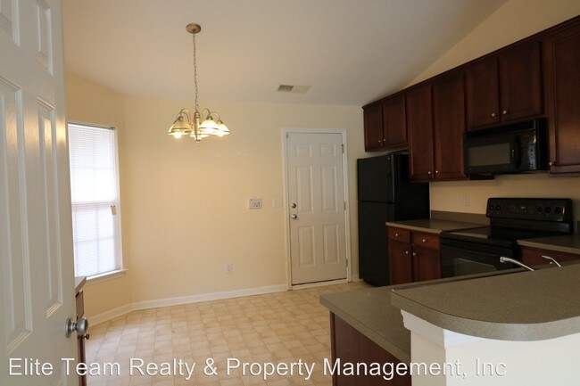 Building Photo - 3 br, 2 bath House - McAdam Way 8910