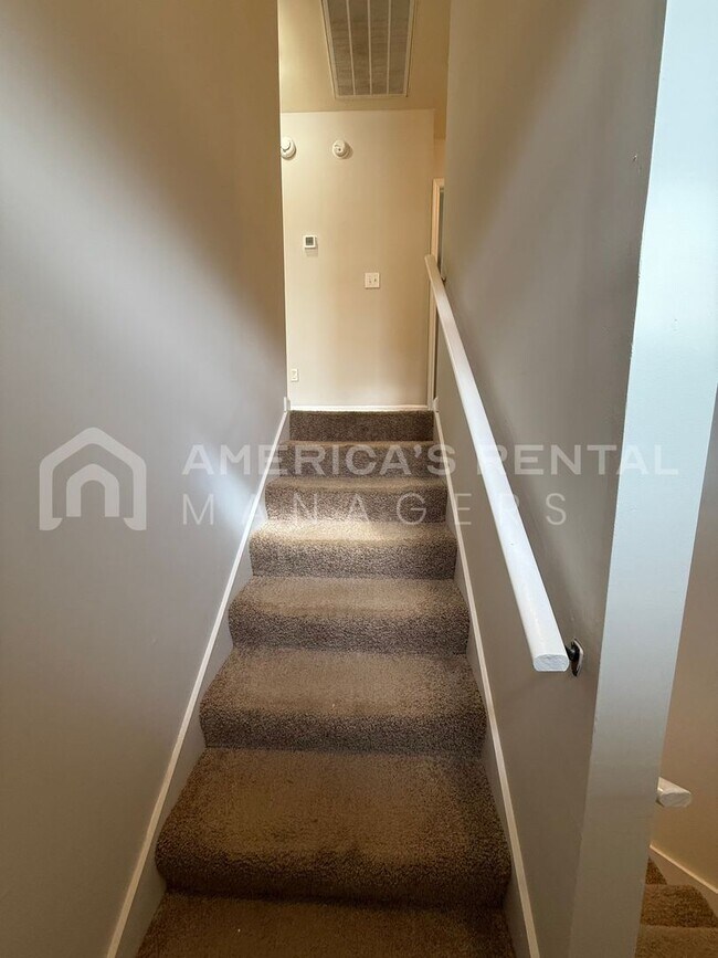 Foto del edificio - Home Available For Rent in Odenville - AVA...