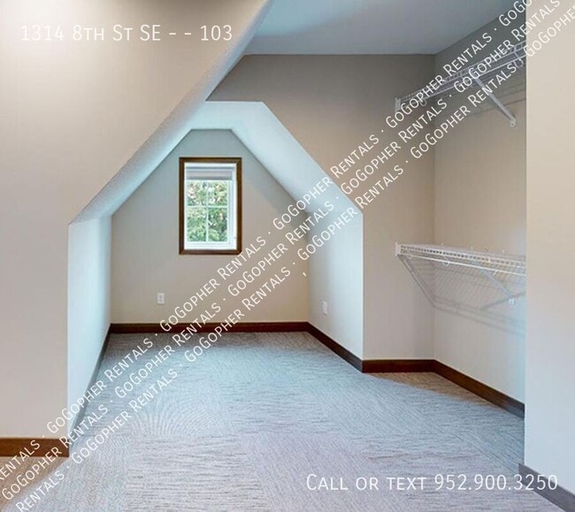 Building Photo - 6 Bedroom Dinkytown Townhome Available 9/1!