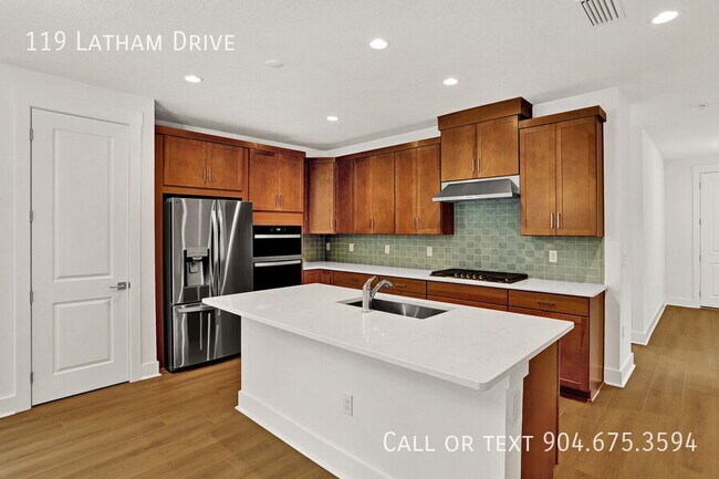 Foto del edificio - 119 Latham Dr