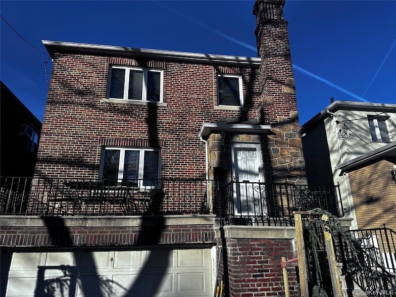 Primary Photo - 1233 Lydig Ave