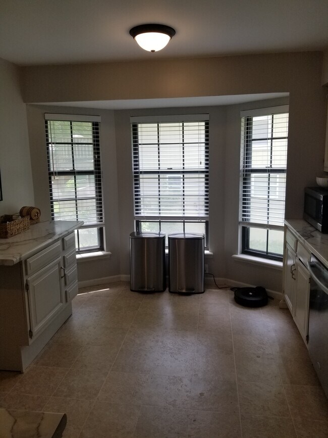 8529 Kessler St, Overland Park, KS 66212 Townhome Rentals in Overland