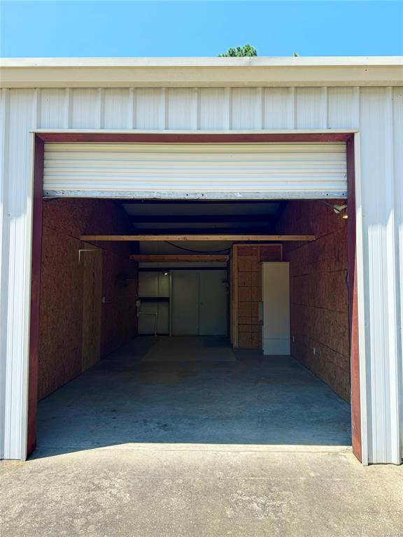 Building Photo - 8061 Central Plank Rd