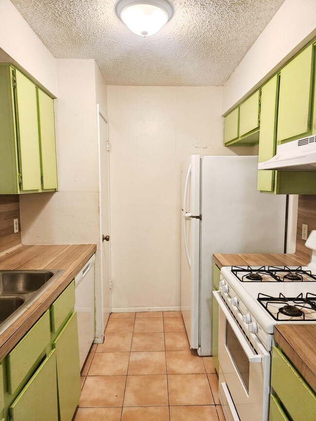 Building Photo - 111 Meteor Dr