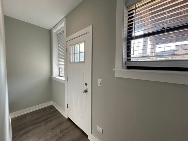 Building Photo - 1138 Maple Ave