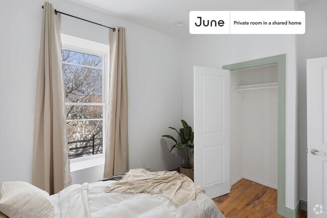 Building Photo - Private bedroom in 4 bed/2 bath Home