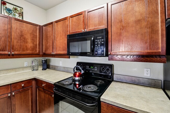 Building Photo - Bermuda Estates at Ormond Beach