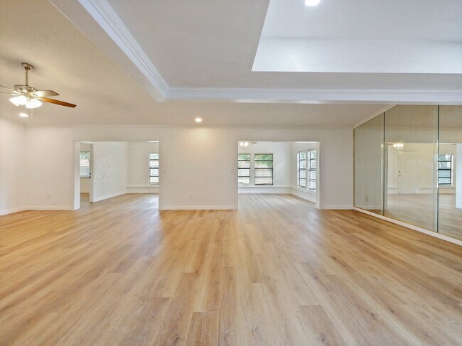 Foto del edificio - 7970 Glen Abbey Cir