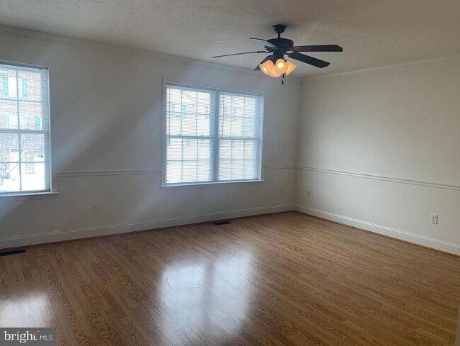 Building Photo - 21 Toms Brook Dr