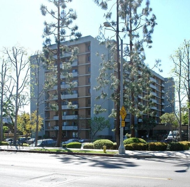 Building Photo - 440 N Madison Ave