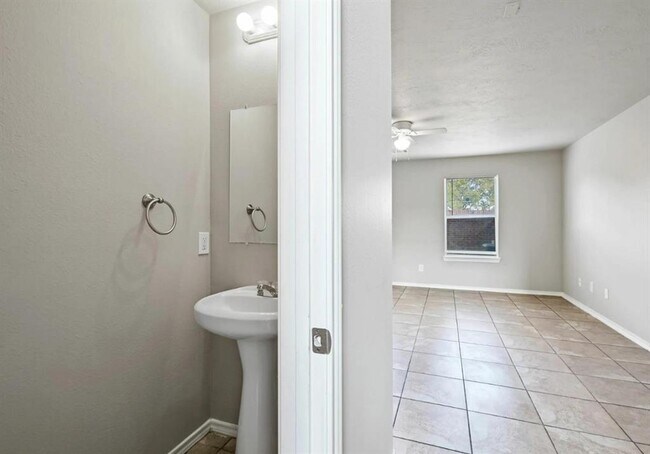 Foto del edificio - 9730 Clifton Park Dr
