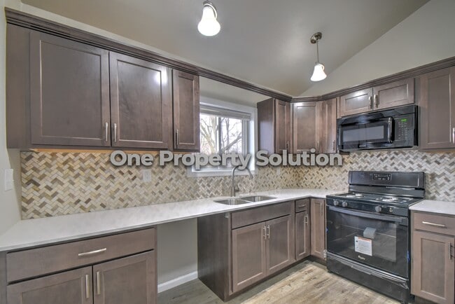 Building Photo - 1330 Cass St
