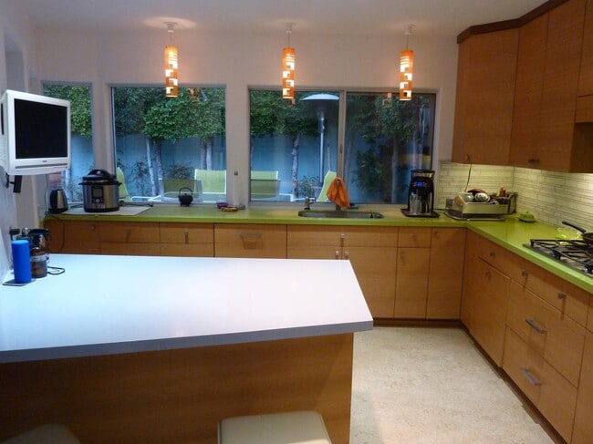 Foto del edificio - Close to Downtown! Mid-Century Modern Home...
