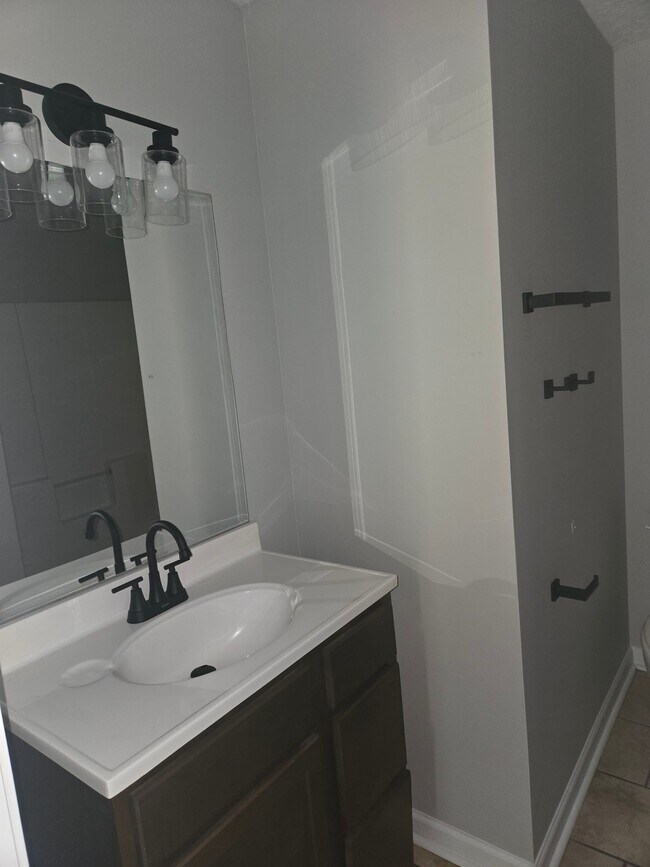 Foto del edificio - 916 Monroe Ave