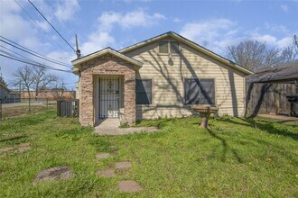 Building Photo - 4401 Elmwood St