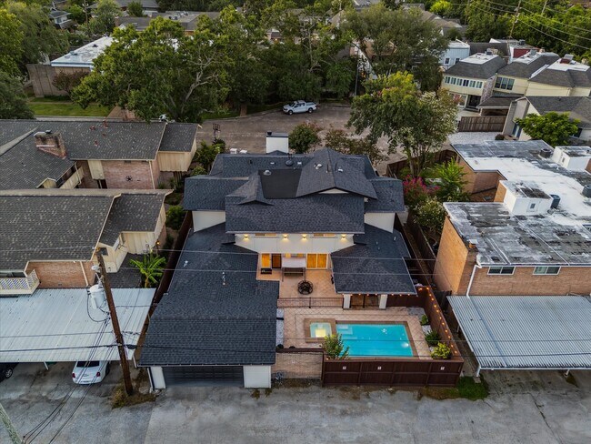 Building Photo - 6321 Deerwood Rd