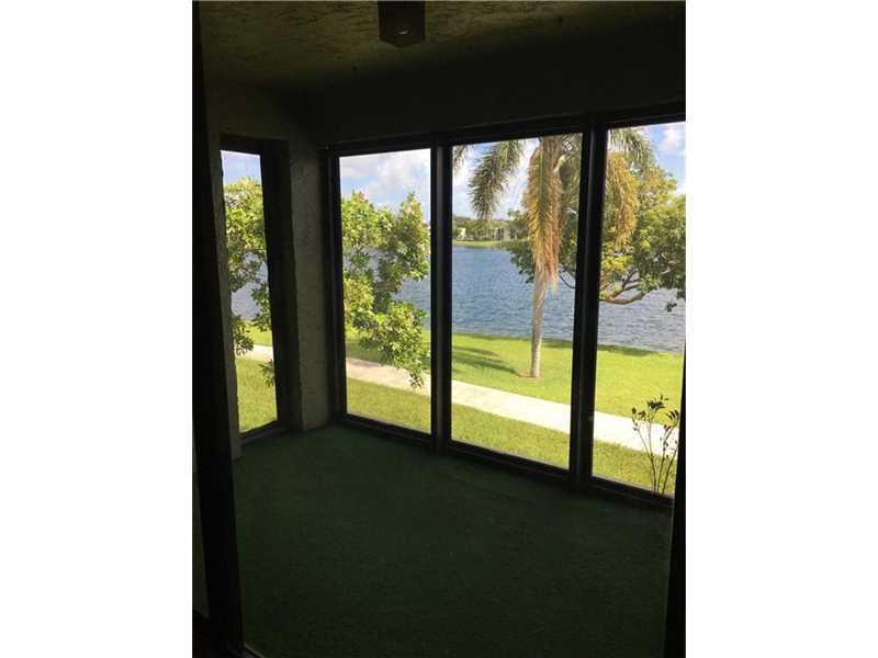 Foto principal - 202 Lake Pointe Dr