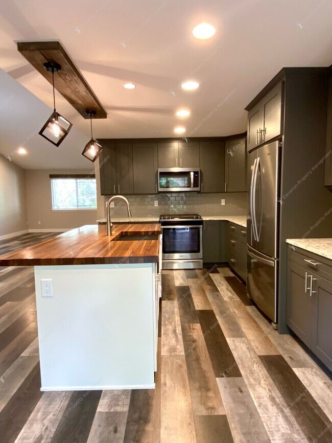 Foto del edificio - Updated Gem Near the River Trail – Minutes...