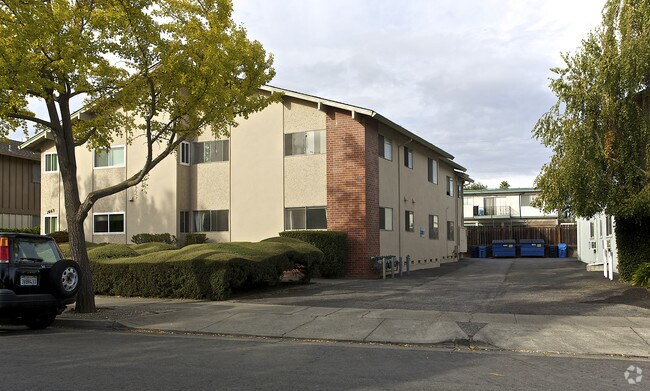 Building Photo - 1663 Ontario Dr