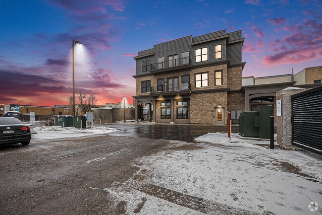 Building Photo - 135 E Main Ave
