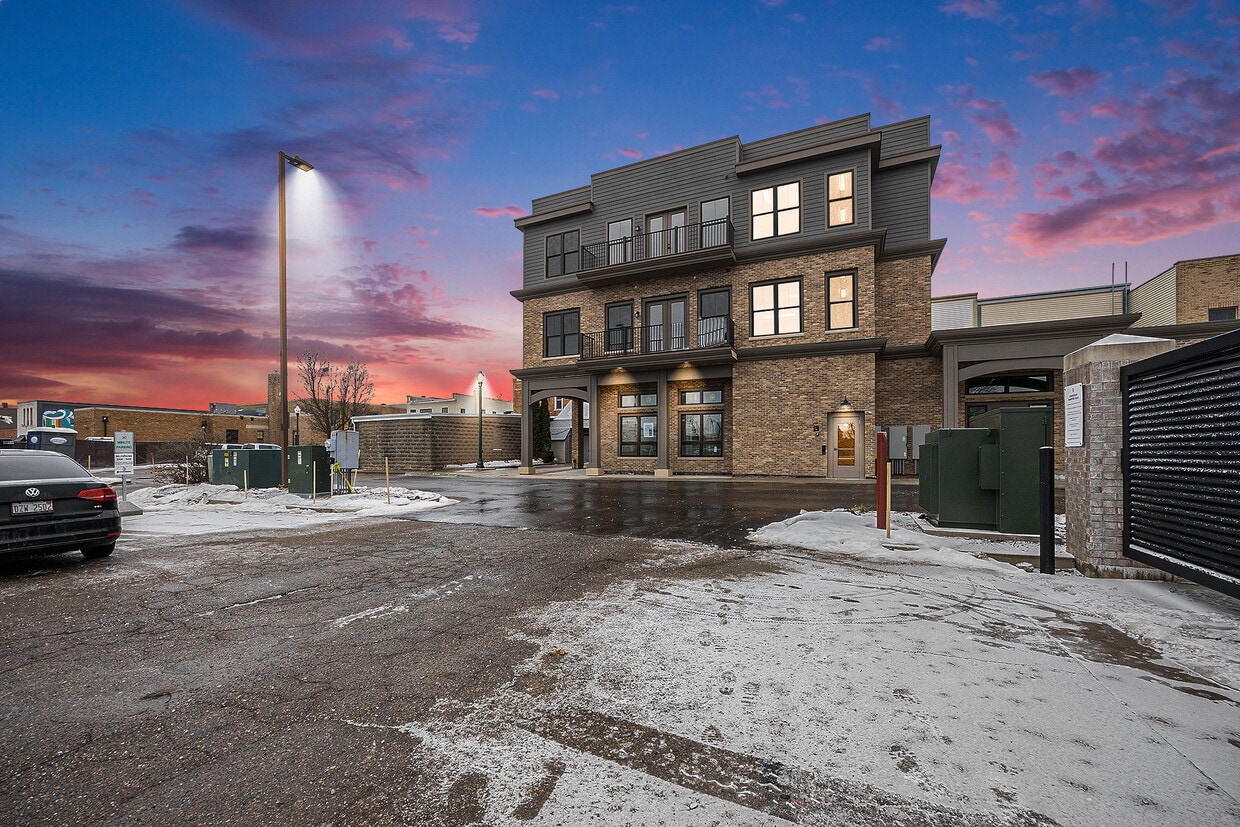 Primary Photo - 135 E Main Ave