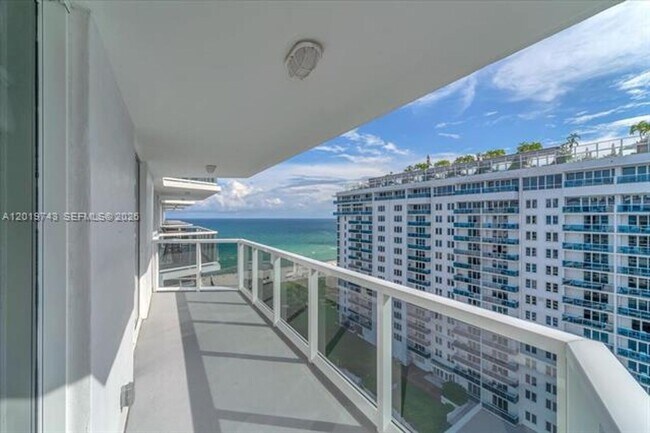 Foto del edificio - 2401 Collins Ave