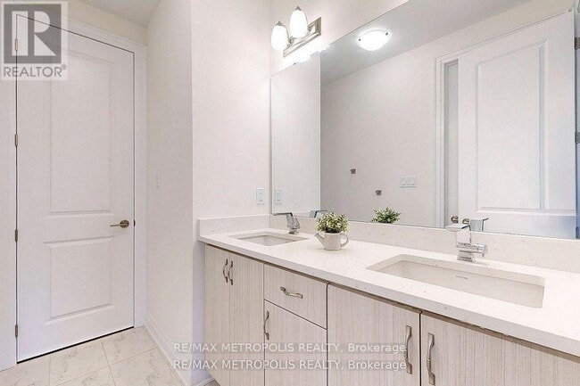 Photo du bâtiment - 100 Ballantyne Blvd