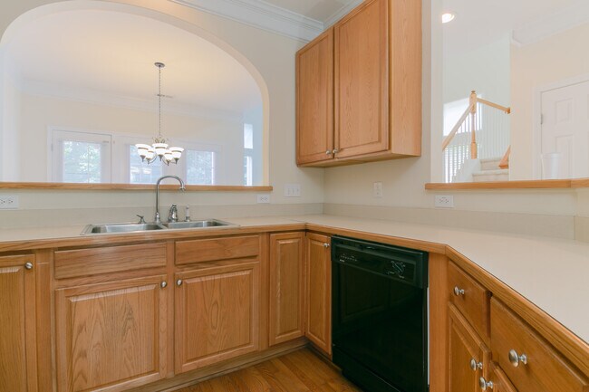 Building Photo - 832 Saratoga Dr