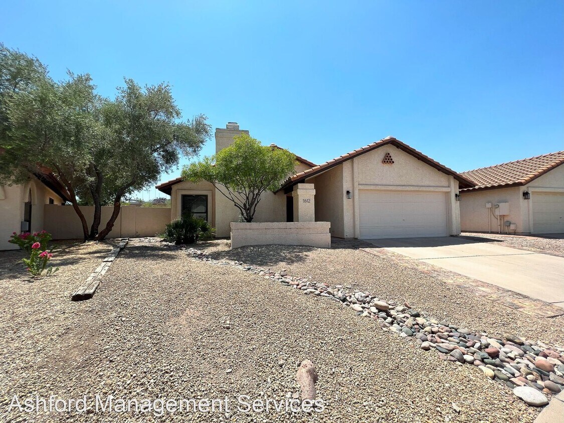 Foto principal - 3 br, 2 bath House - 1612 N El Camino Dr
