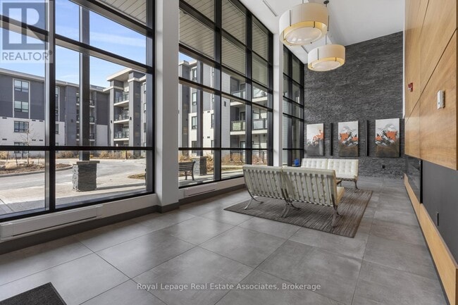 Building Photo - 3170 Erin Mills Pkwy