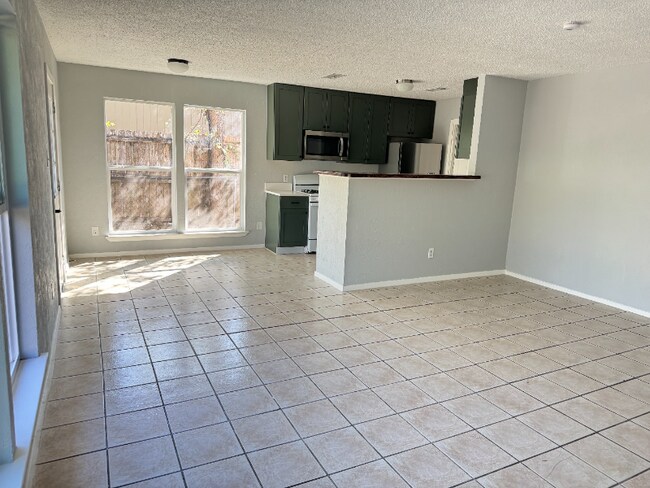 Building Photo - 8300 View Ridge Dr