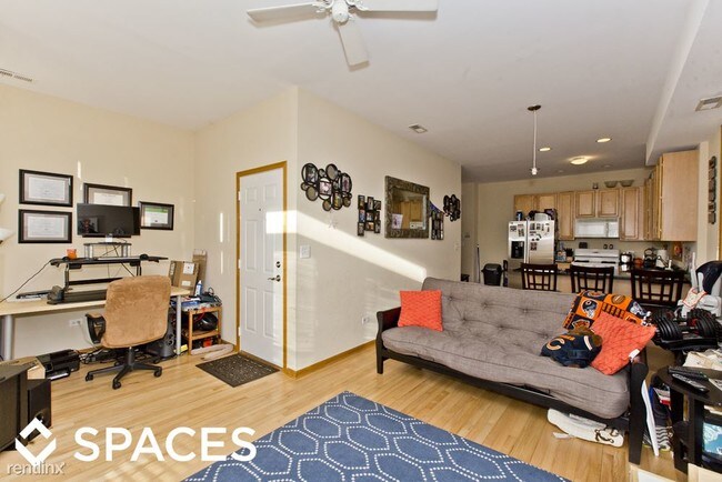 Building Photo - 2913 N Damen Ave